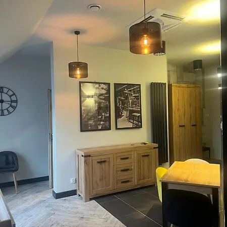 Terminal Apartment *