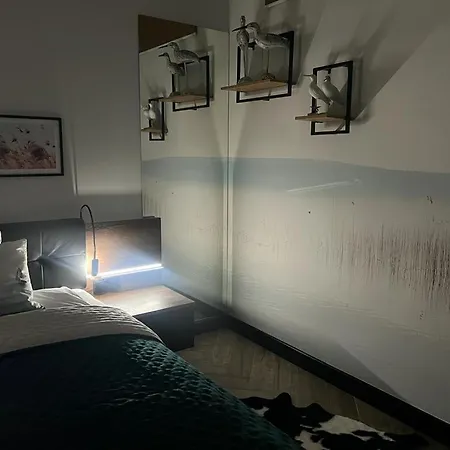 Terminal Apartment *