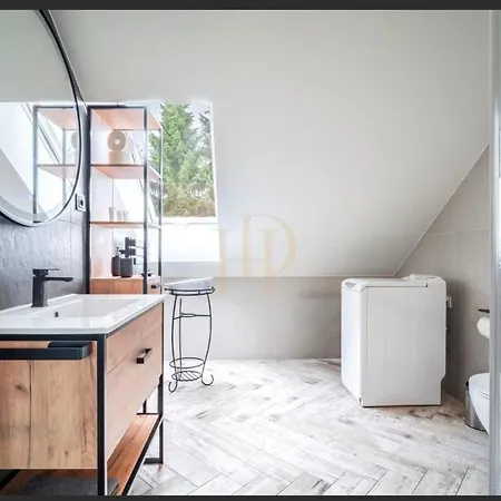 Terminal Apartment *